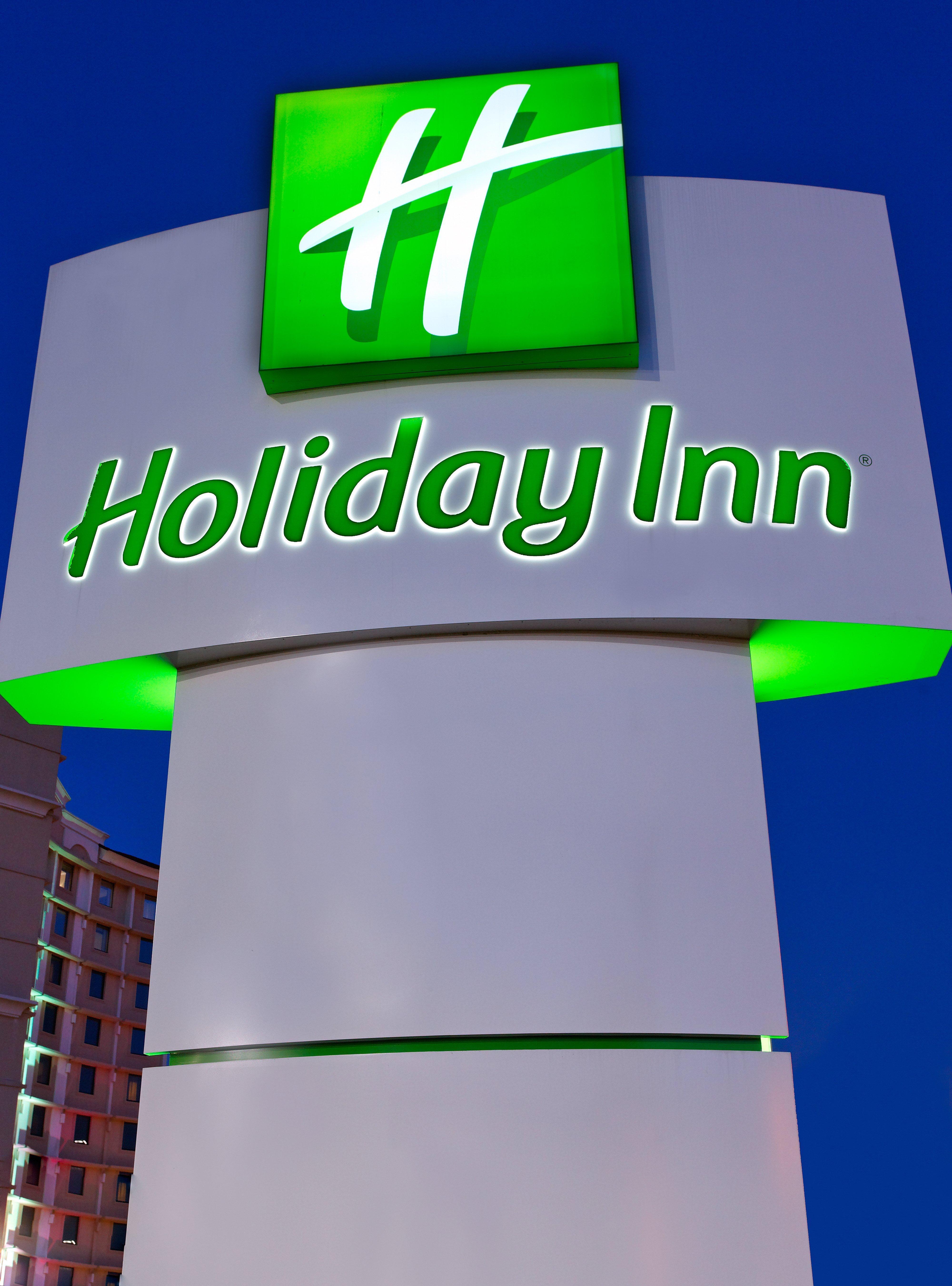 Holiday Inn Express Dallas Market Center By Ihg Exterior photo