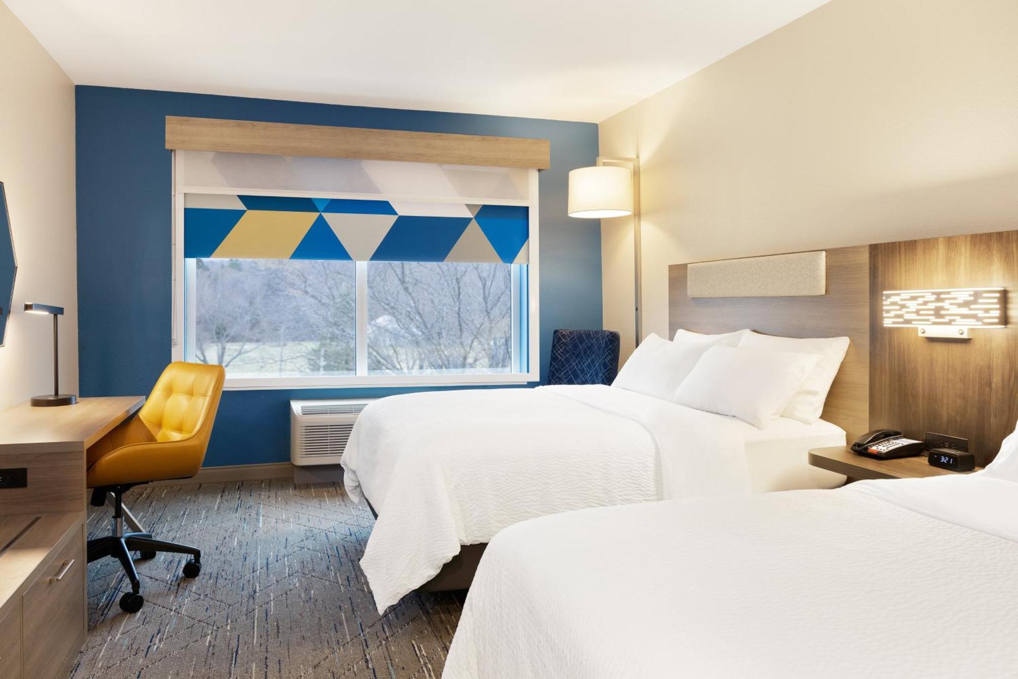 Holiday Inn Express Dallas Market Center By Ihg Exterior photo